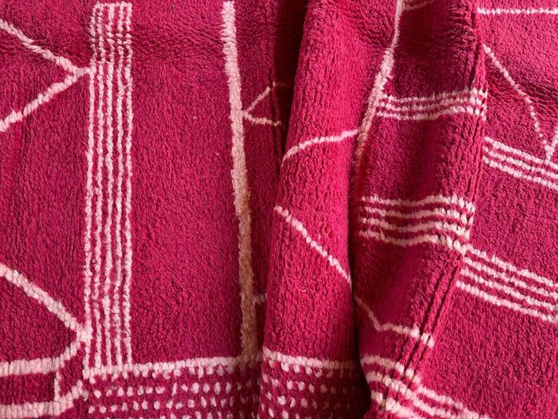 Tapis Beni Ouarain en laine rose