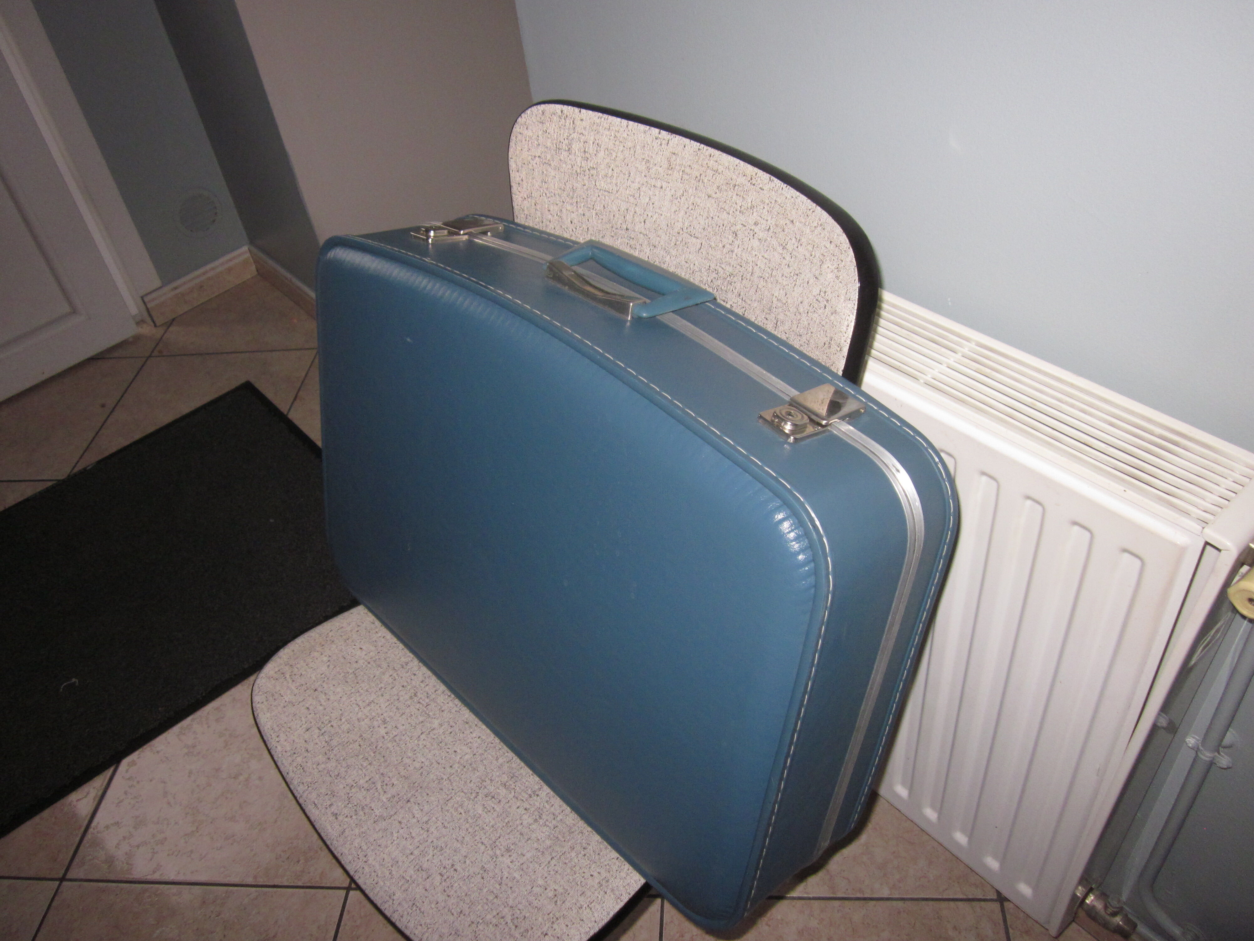 Vintage suitcase air hostesse