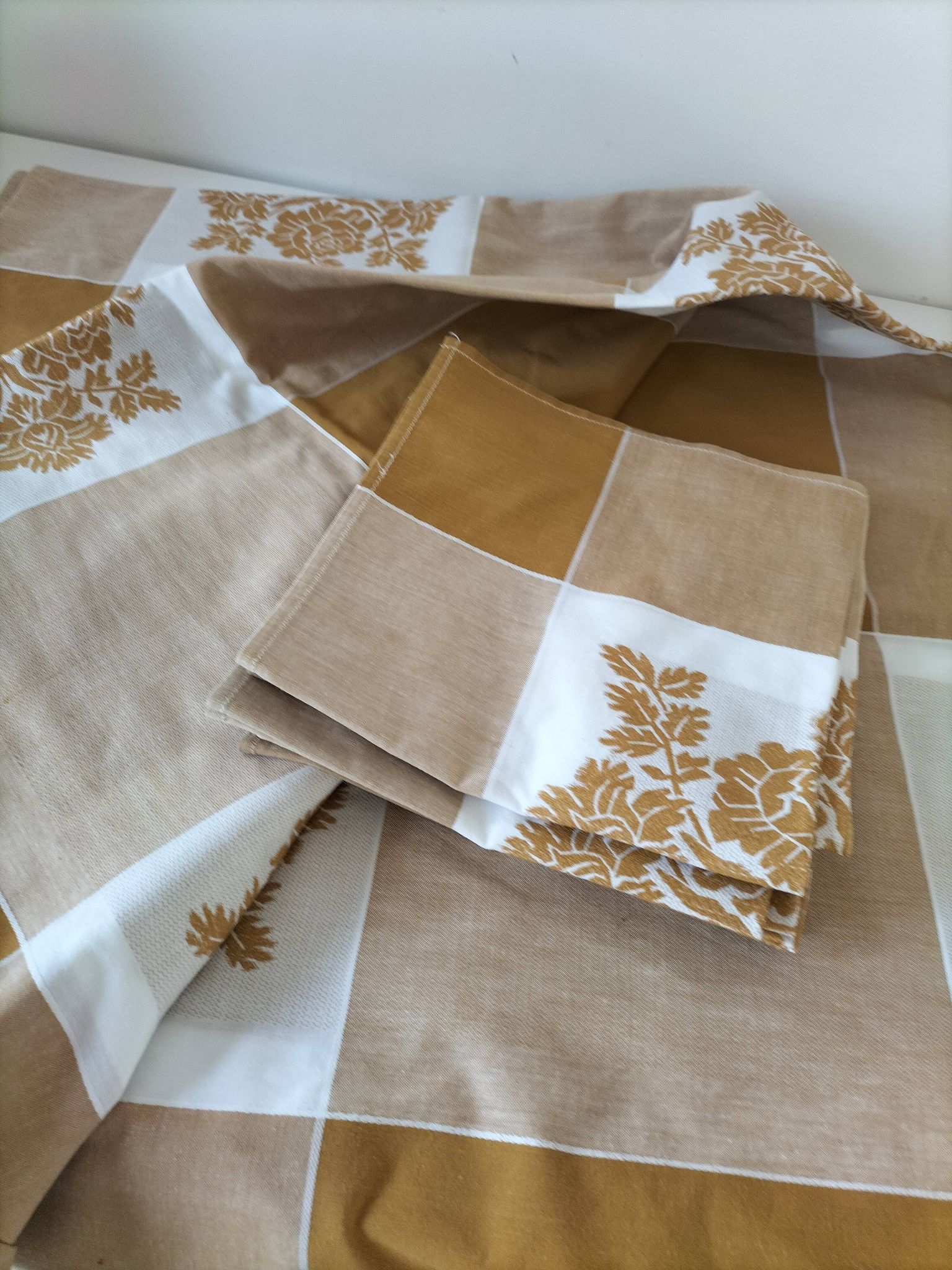 Nappe et 8 serviettes vintage – tons caramel et moutarde dorée