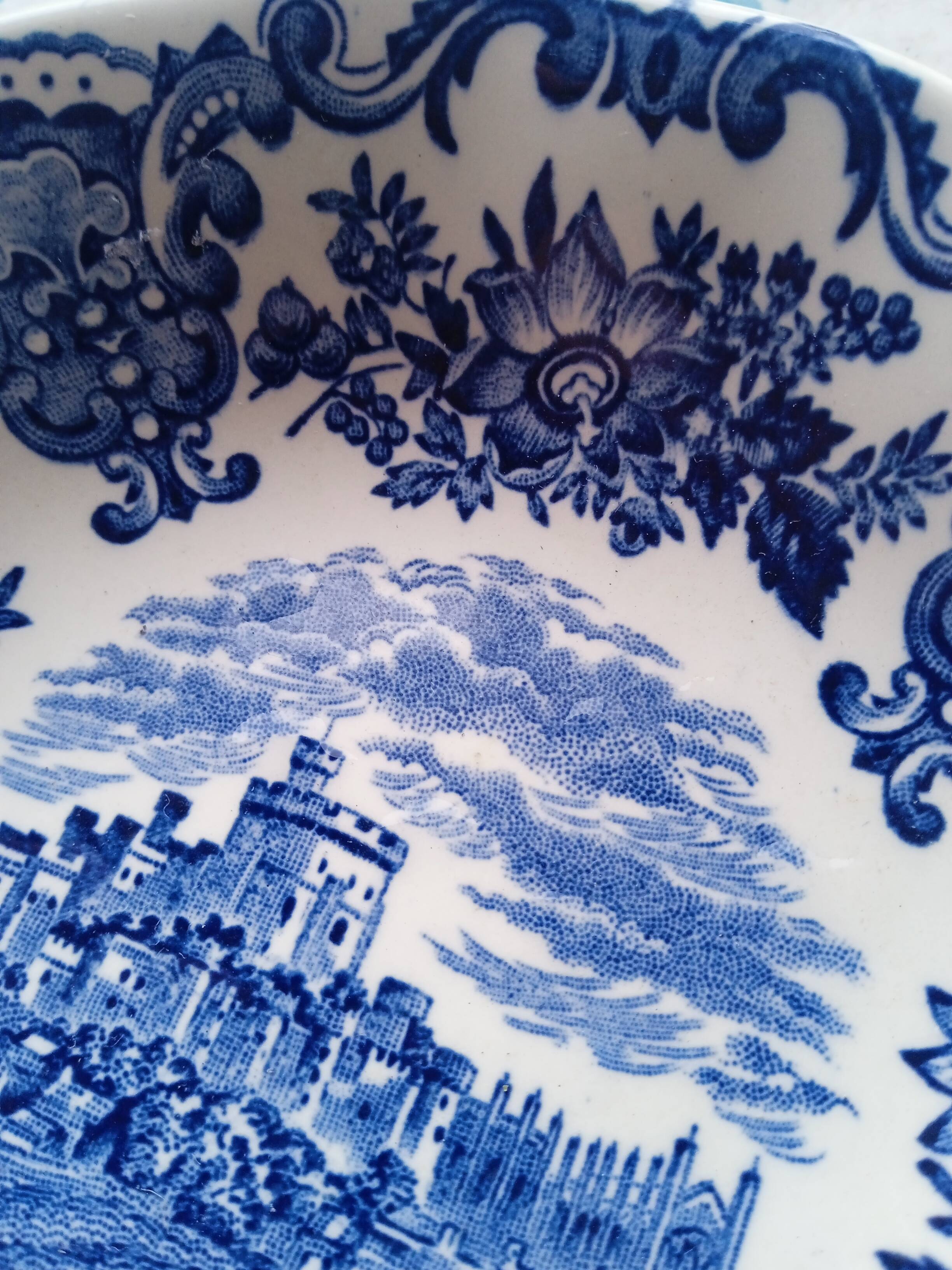 Bowl "Royal homes of Britain"