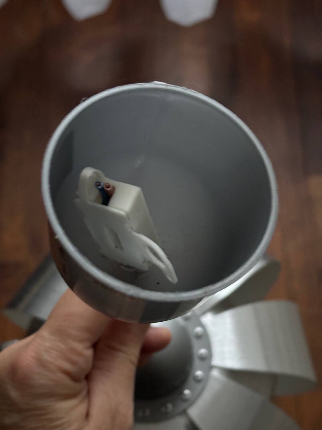 Metal flower pendant