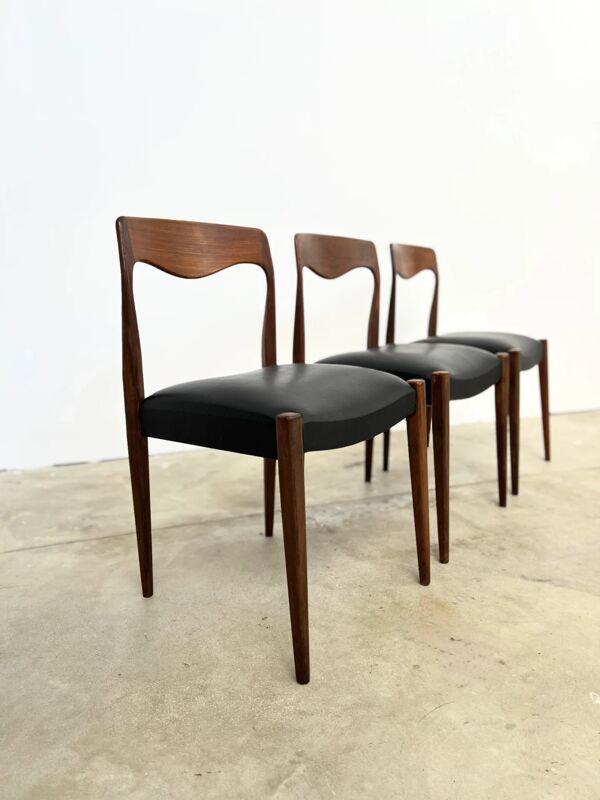 Chaise scandinave teck et skaï noir — Style Otto Møller, années 60