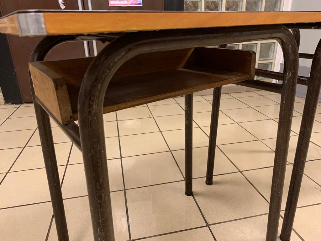 Lot de 6 tables d'écoliers