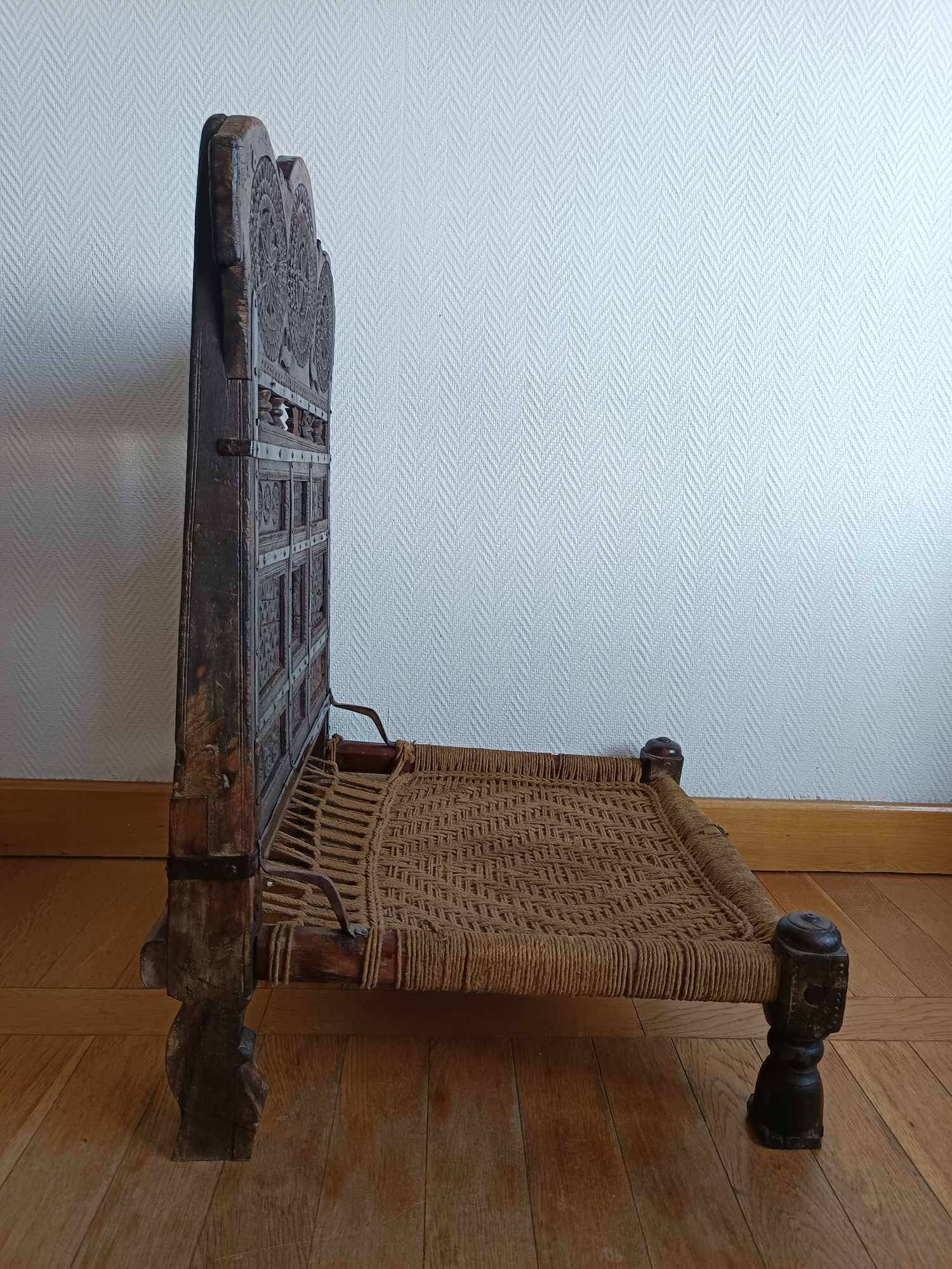 Paire de chaises basses traditionnelles, Indonésie