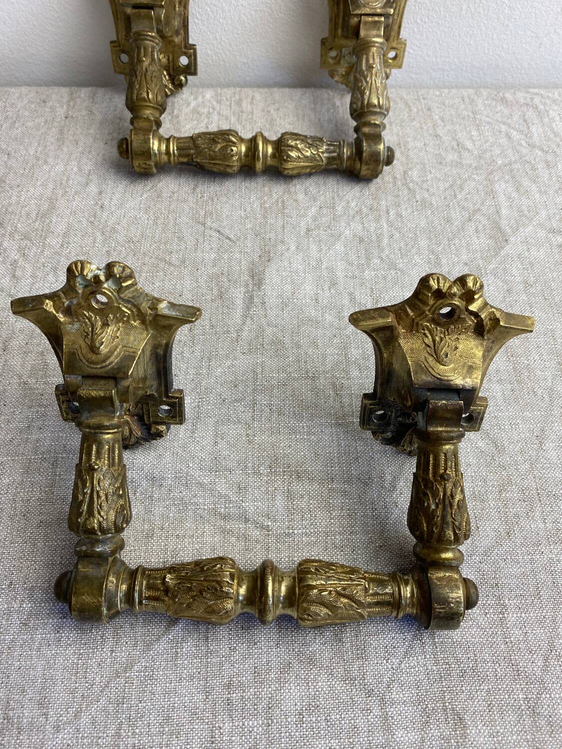 Articulated bronze handles