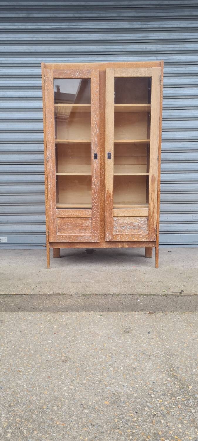 Armoire pied compas en chêne blond