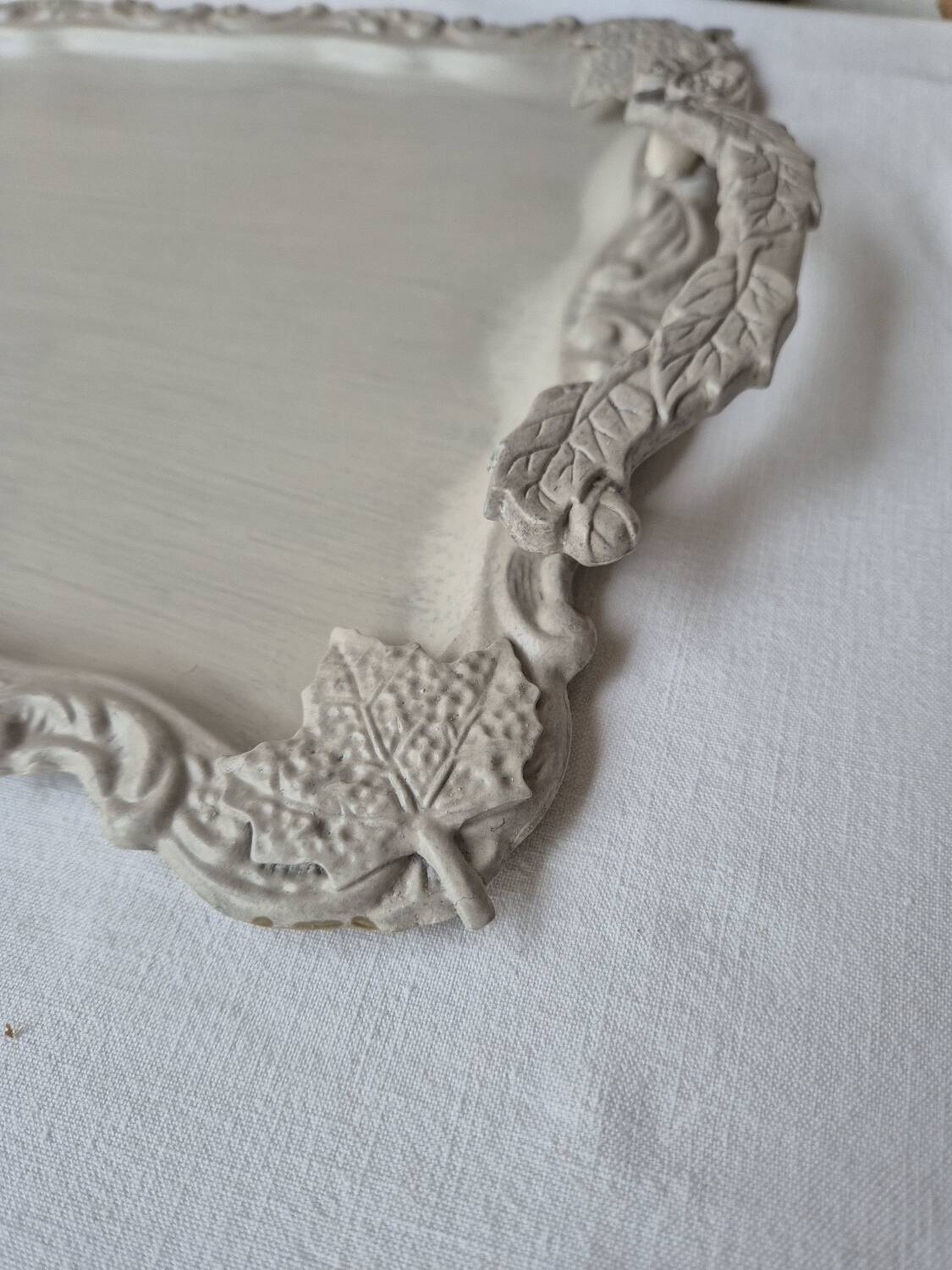 Patinated metal tray linen