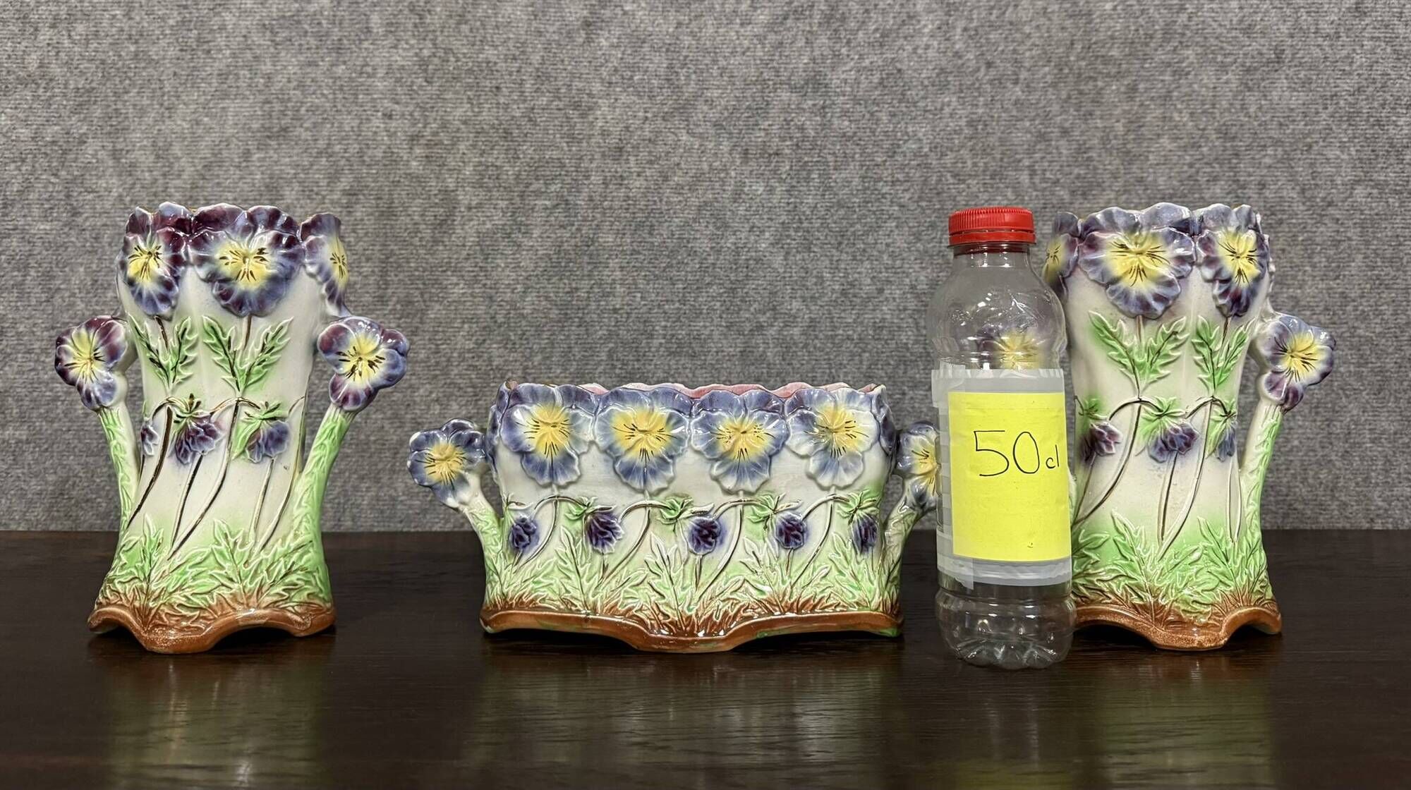 Onnaing: 3-piece Art Nouveau period barbotine set including a planter and two vases
