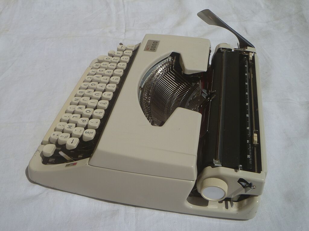 Machine à écrire Japy L72 vintage