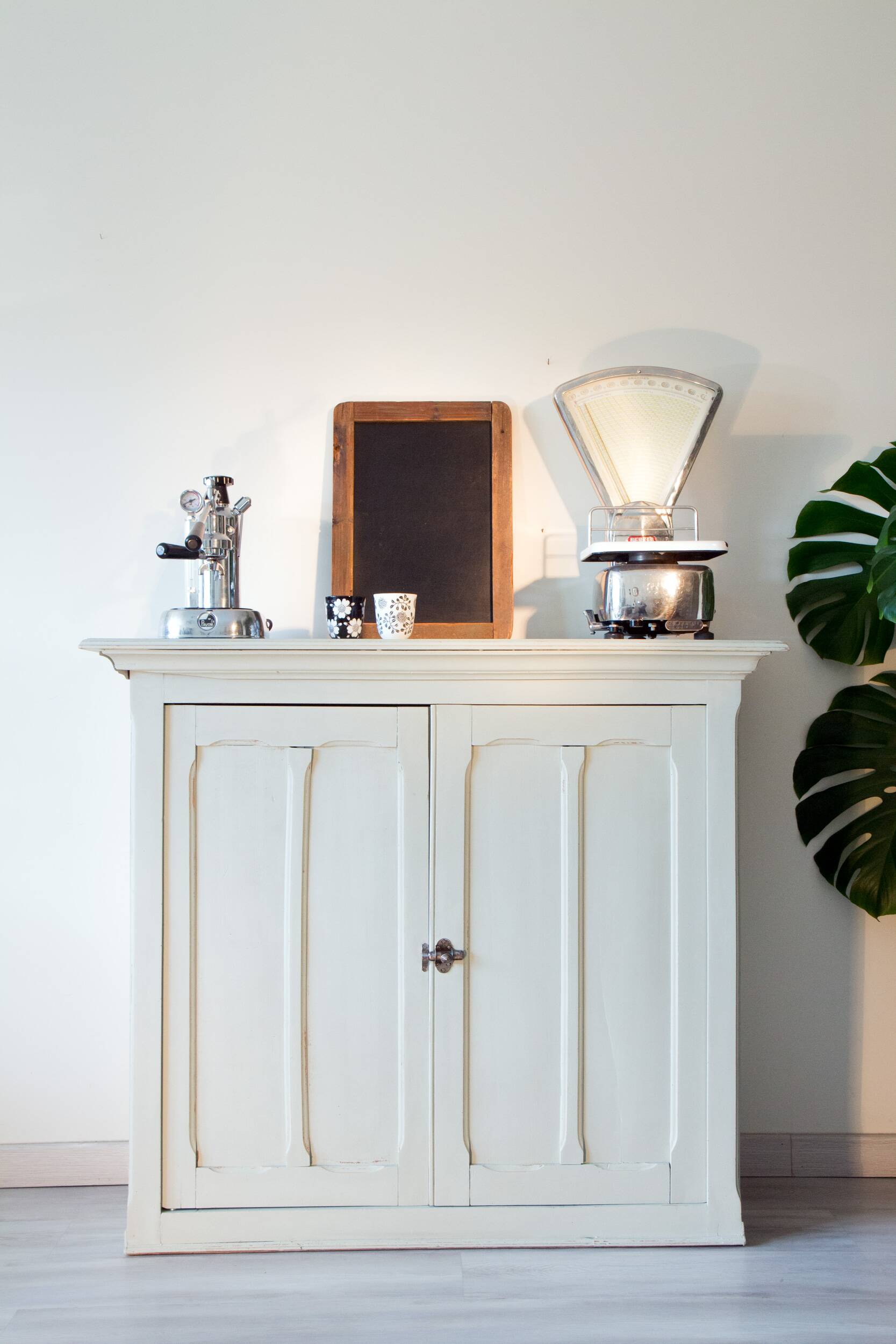 Large Parisian sideboard, dresser, clay gray, patinated wood, 1950