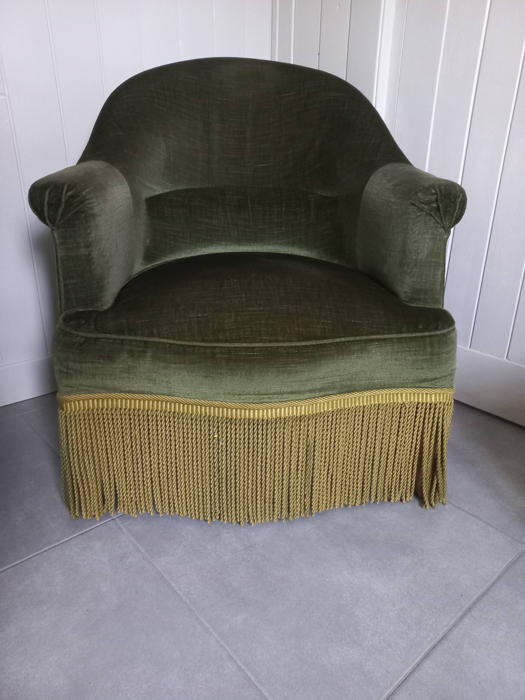 Green velvet toad armchair