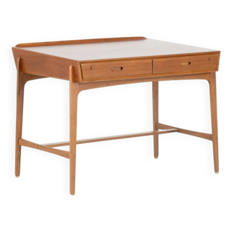 Model 200 Desk by SvenModel 200 Desk by Svendd Åge Madsen for Sigurd Hansen, Denmark 1958.