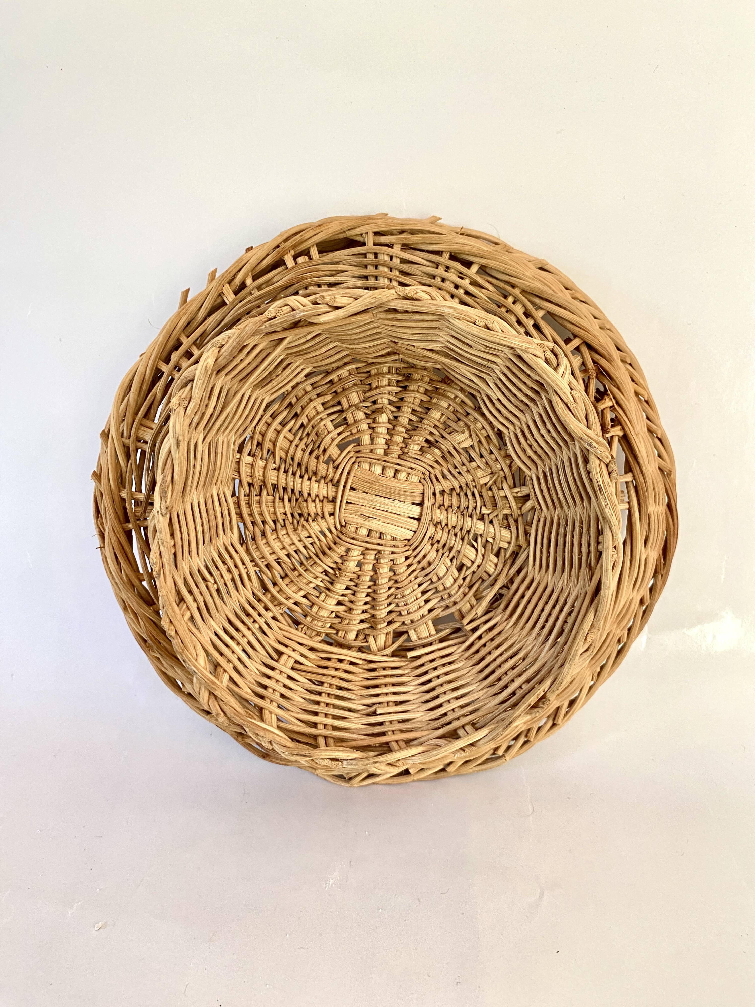 Straw dish on pedestal