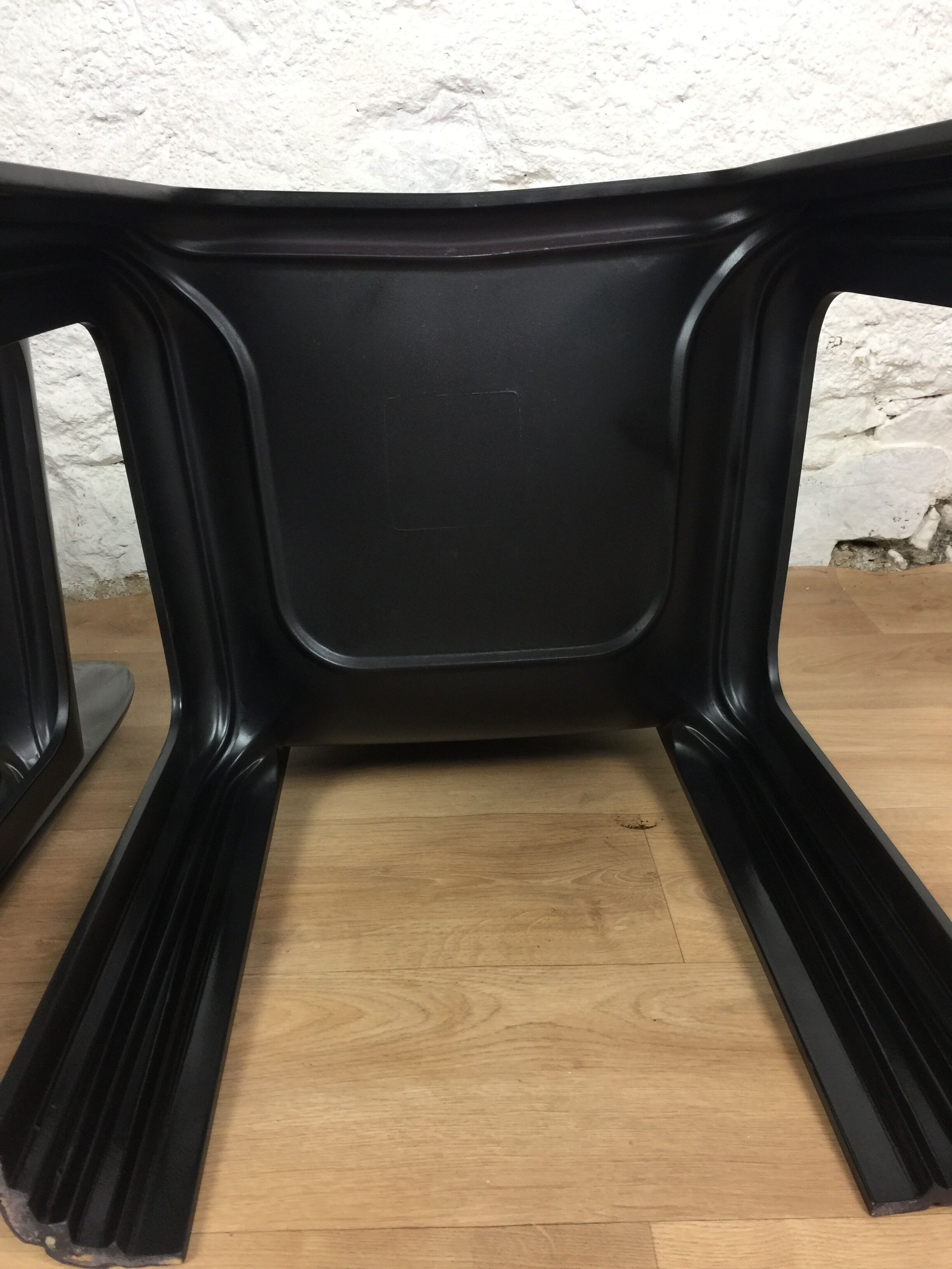 Pair of chairs n°4854 by Gae Aulenti