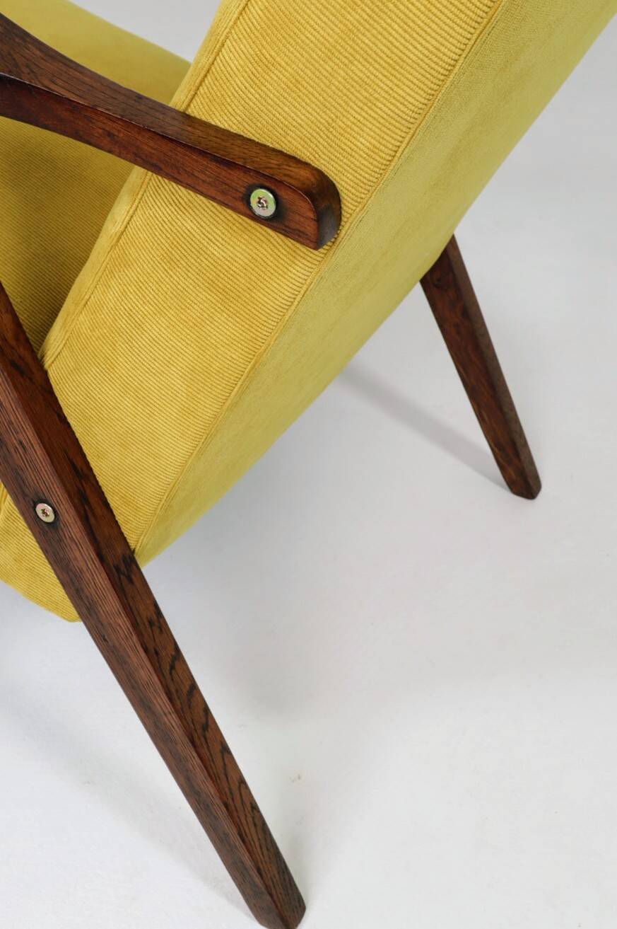 Fauteuil scandinave velours côtelé jaune citron chêne 1960
