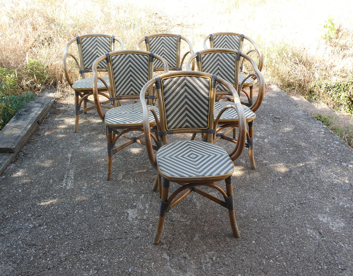 Ensemble de 6 fauteuils bistrot de terrasse en rotin type "parisienne".