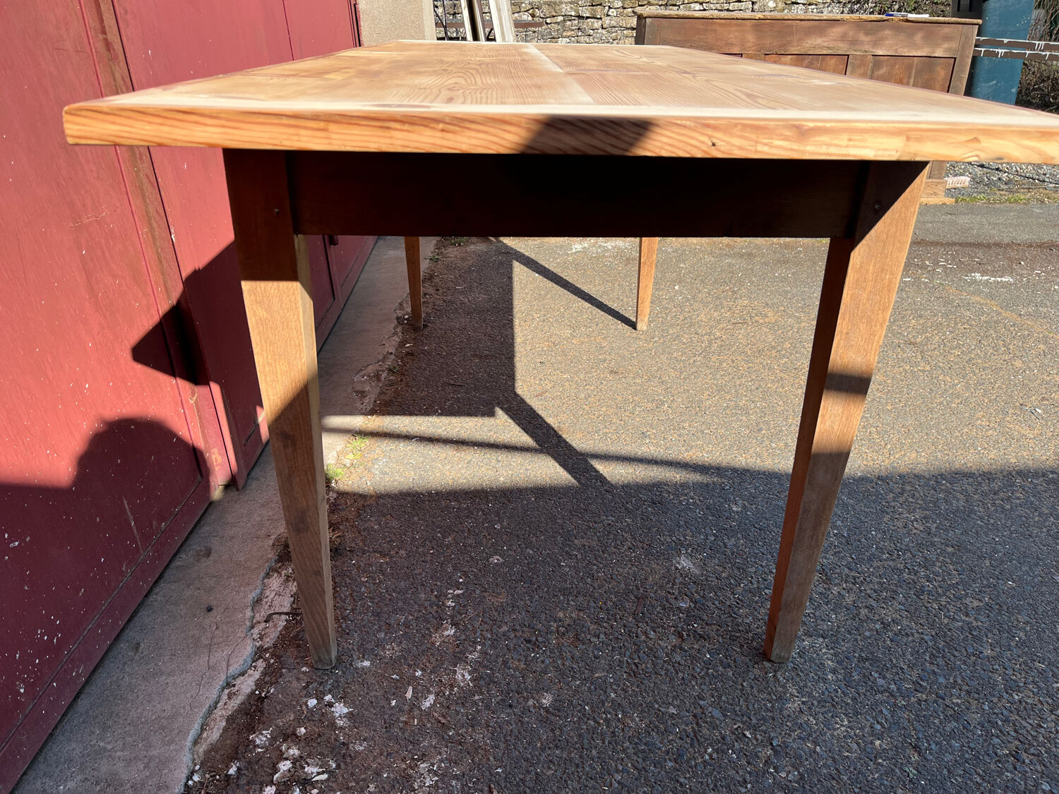Spindle leg farm table