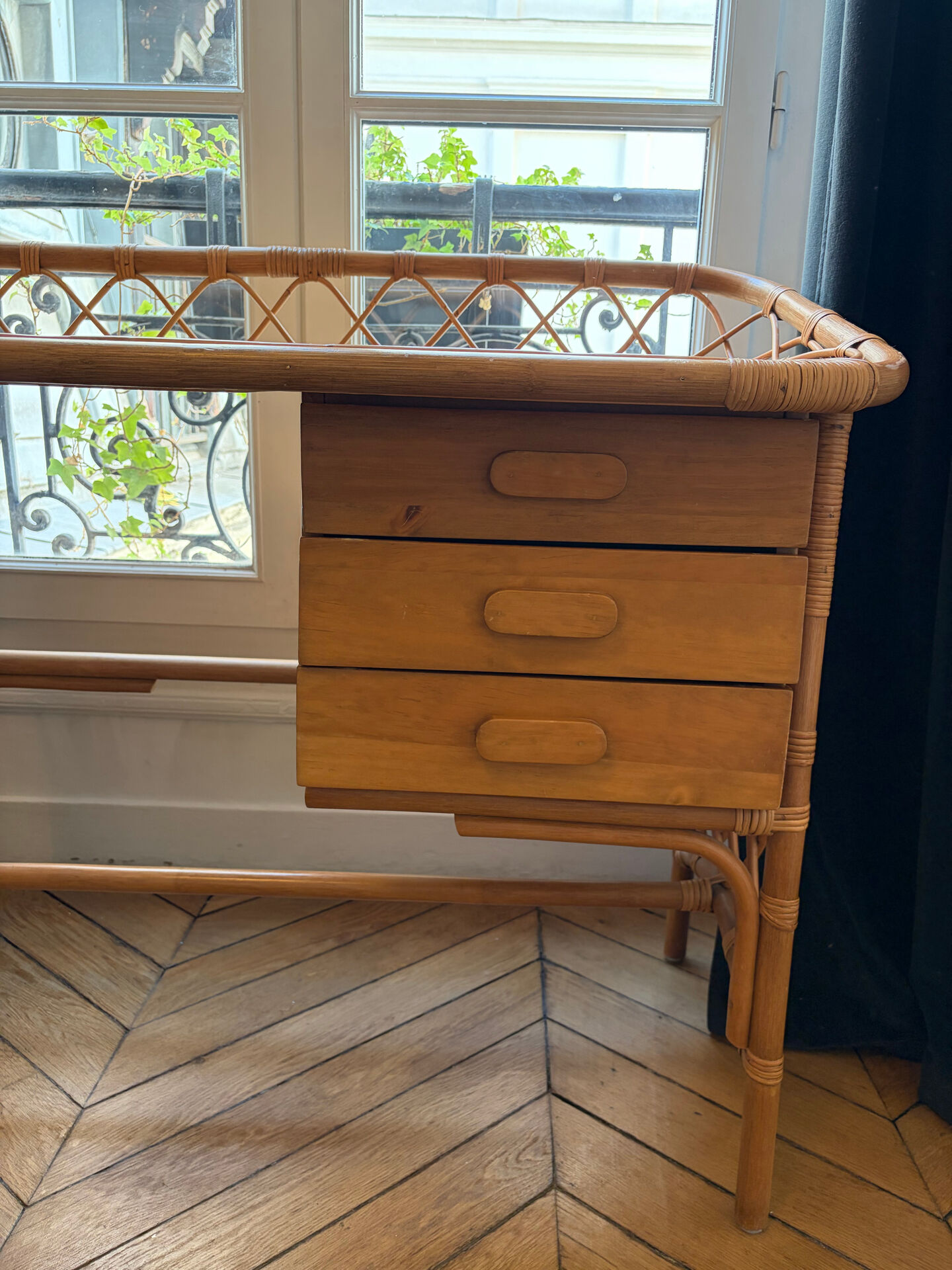 Bureau vintage Bonton en rotin et bois, 3 tiroirs