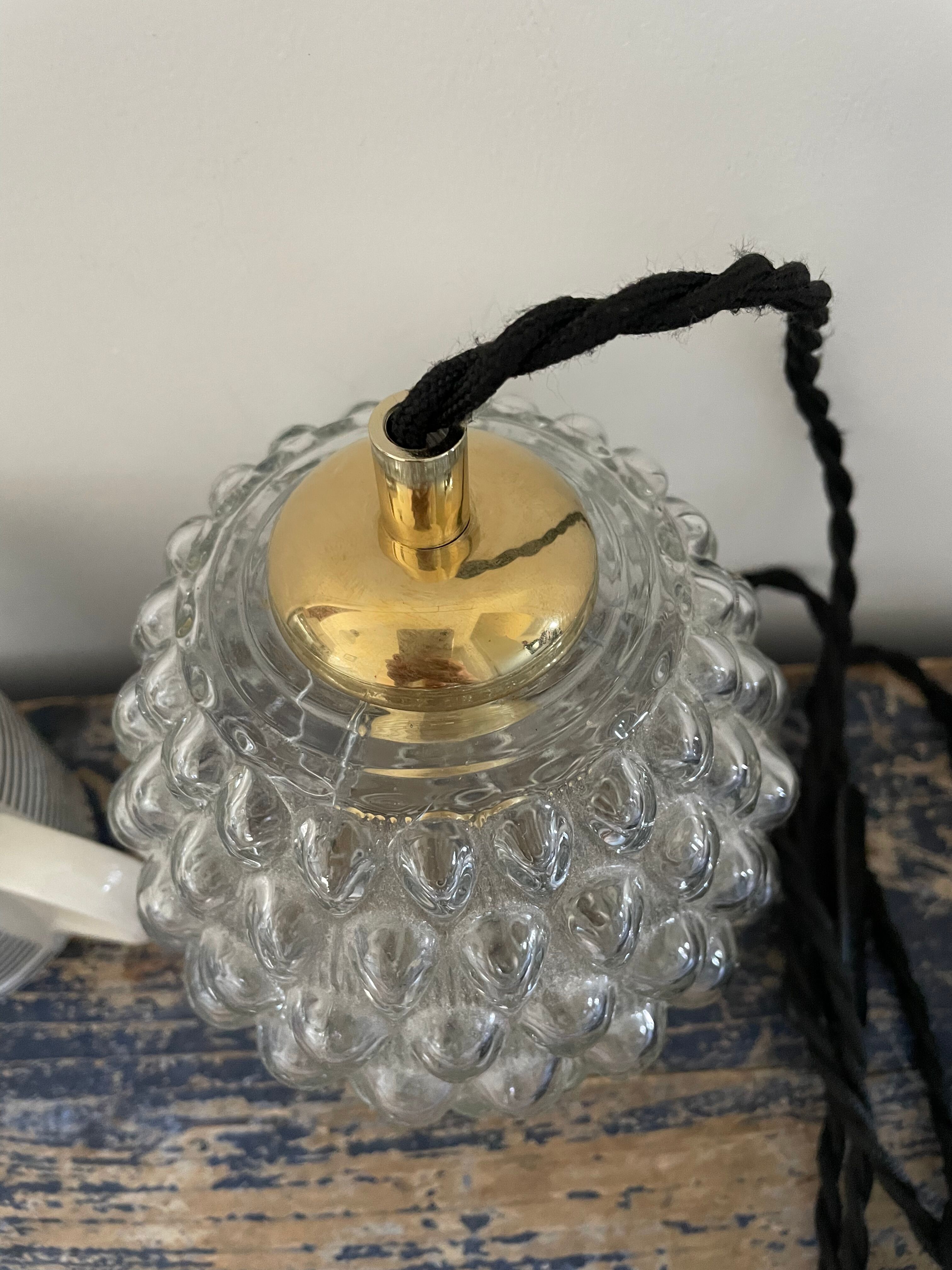 Lampe baladeuse globe en verre ciselé électrifiée à neuf