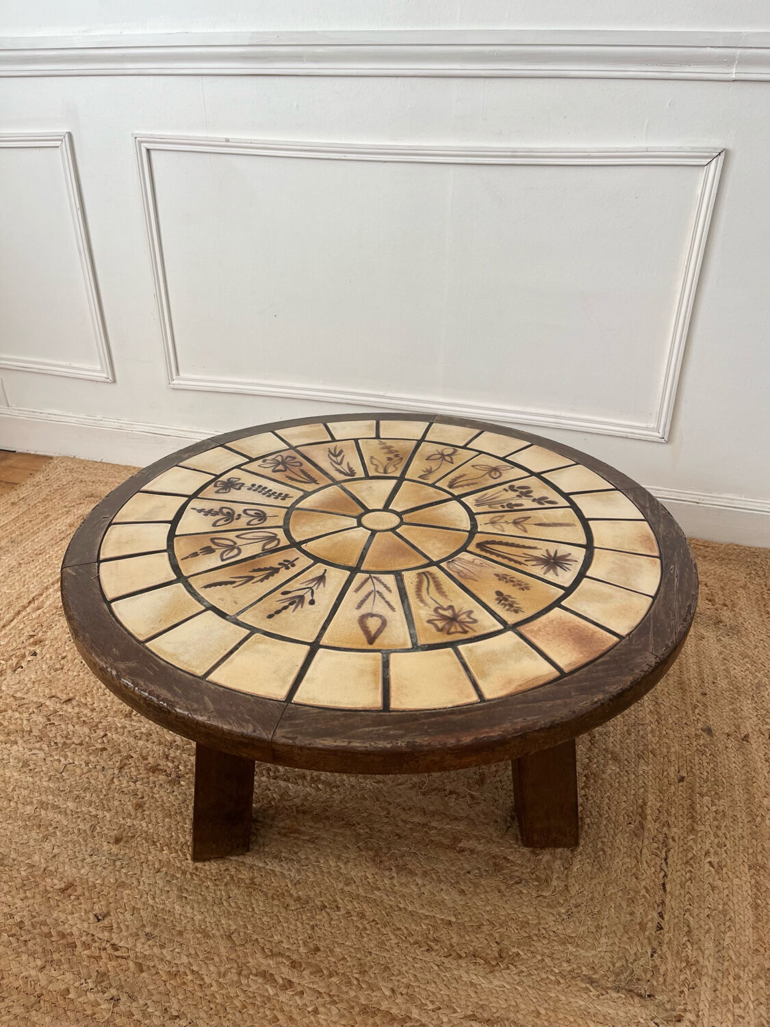 Round coffee table in ceramic and wood in the style of Roger Capron.