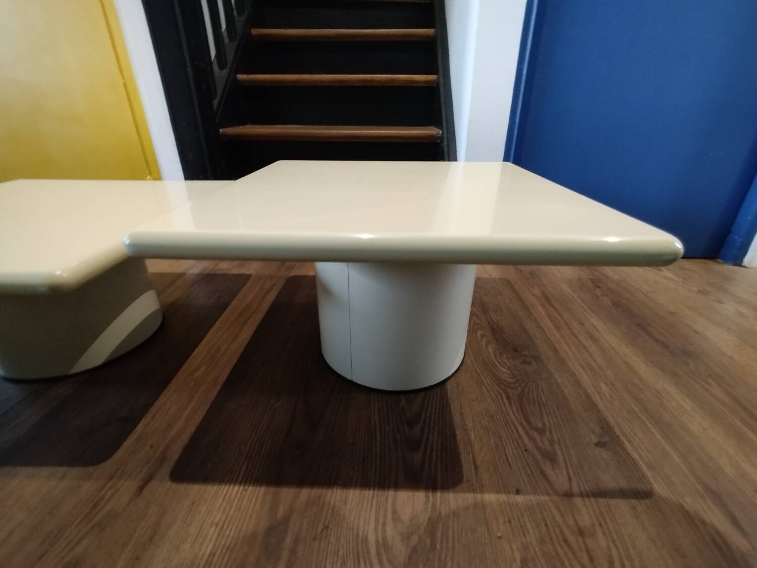Vintage design nesting tables – lacquered wood & metal