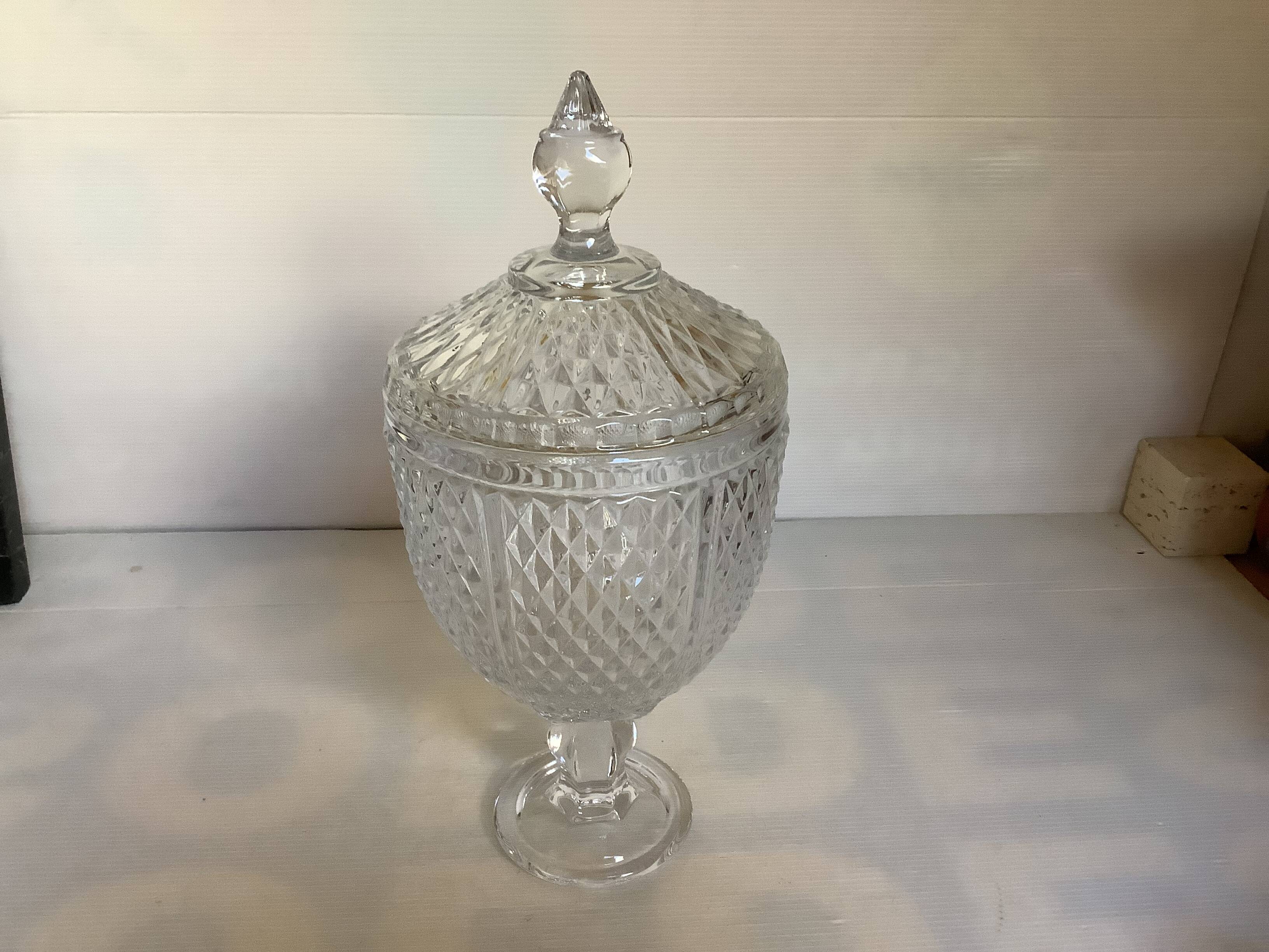 Large diamond-pointed sweet jar