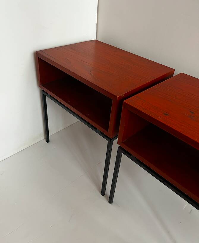 Pair of modernist bedside tables "Horatio" by Kuperus
