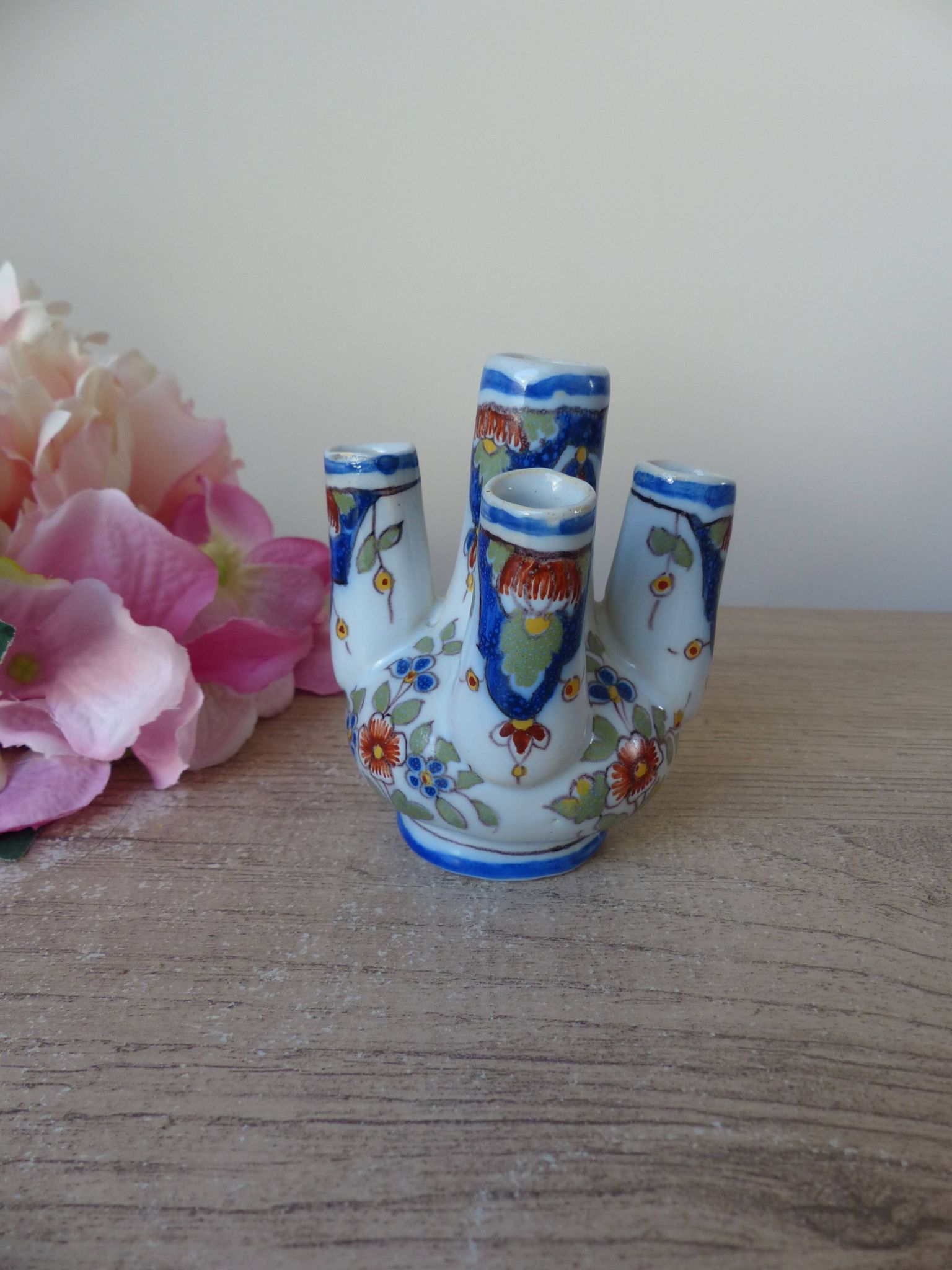 Ancien petit vase pique fleurs faïence de Rouen peint main, vase miniature