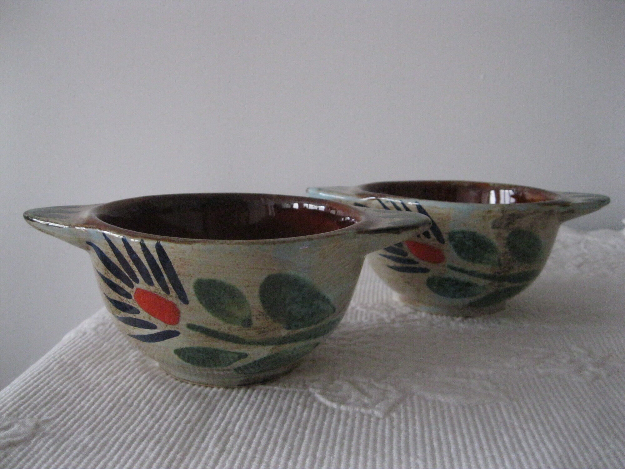 Lots of 2 bowls, St. Clement's faïencerie