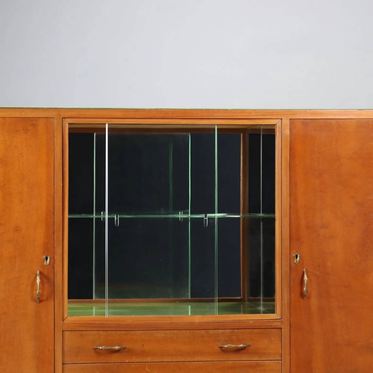Vintage buffet in walnut veneer, Italian design from the 1960s.