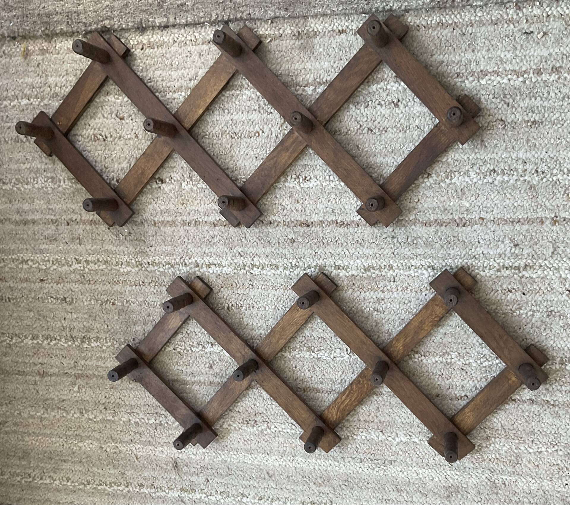 Pair of accordion coat hooks in oak from the 60s-70s.