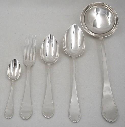 Ercuis Neo-Gothic style, 38-piece cutlery set in silver-plated metal, excellent condition.