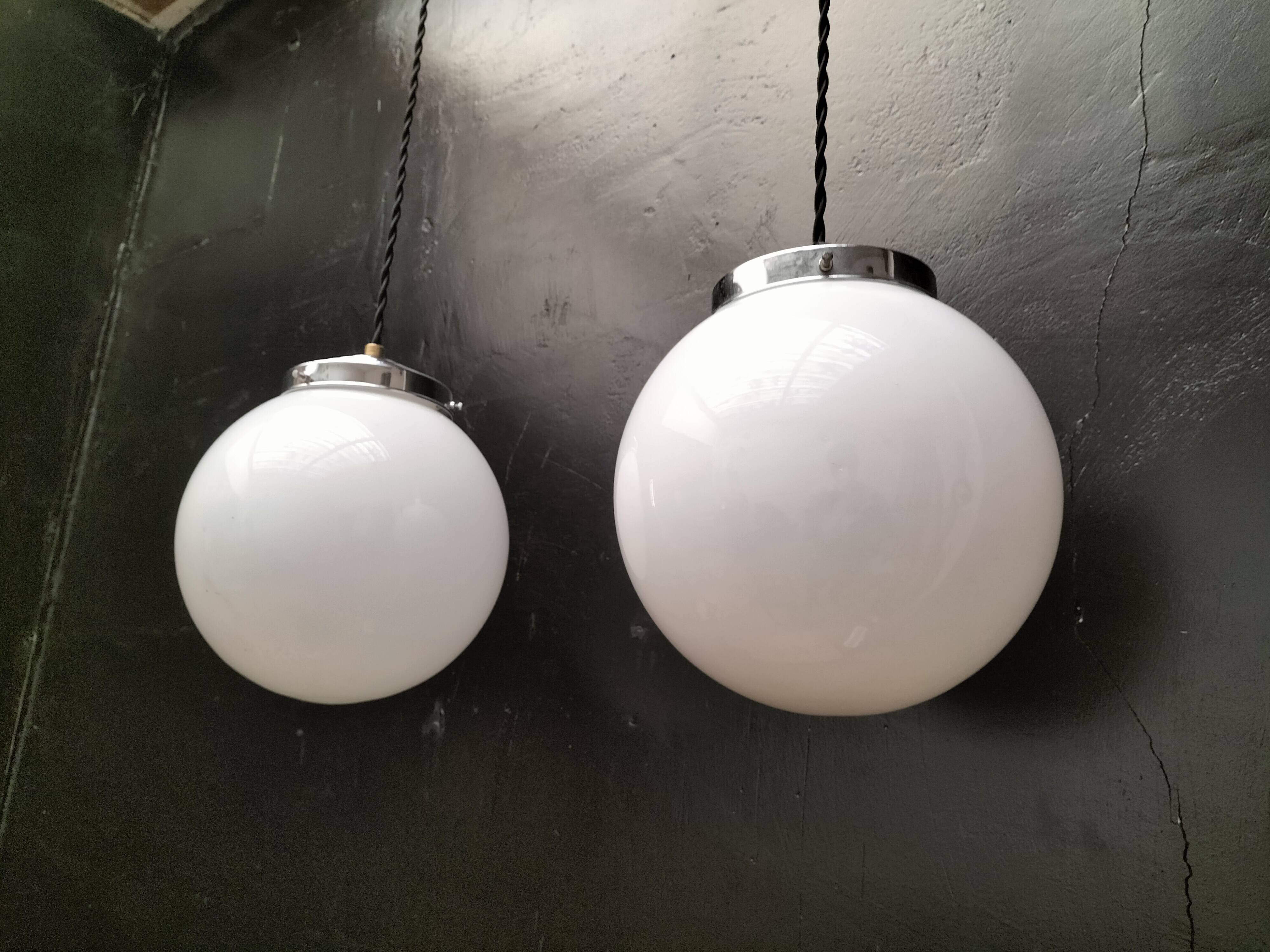Opaline ball suspensions