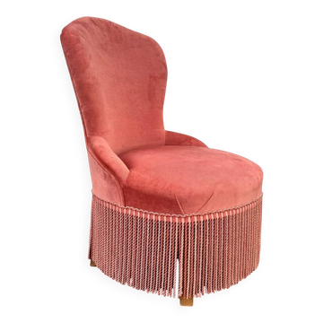 Fauteuil crapaud vintage en velours rose à franges