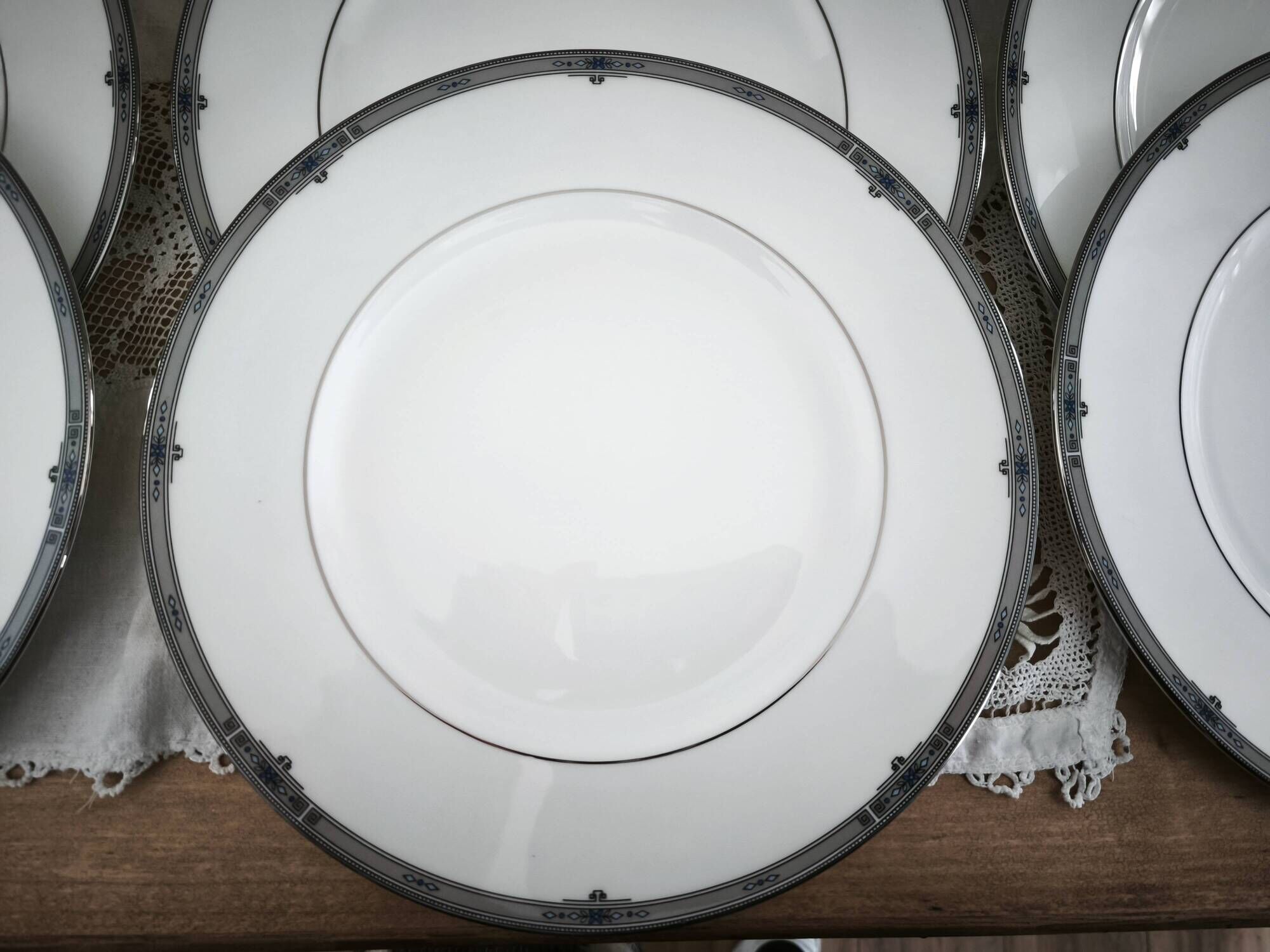 Set of 6 flat plates in English porcelain Wedgewood model Amherst.