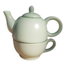 Selfish little teapot and cup