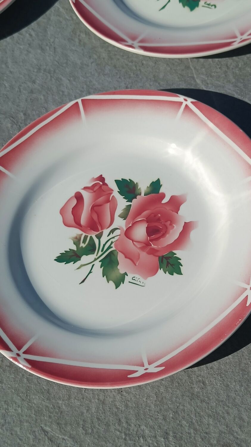 flat plates Digoin Sarreguemines Cibon – red roses decoration – vai