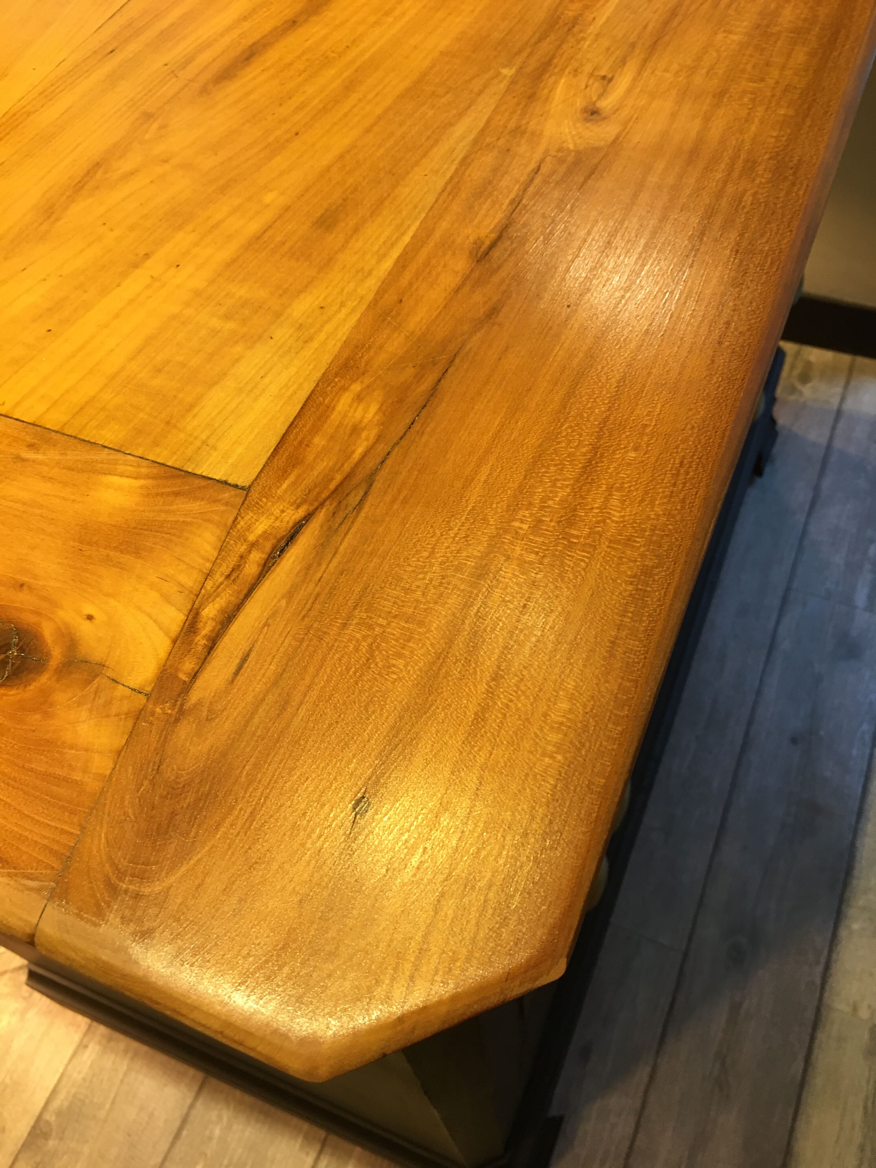 Old oak chest of drawers