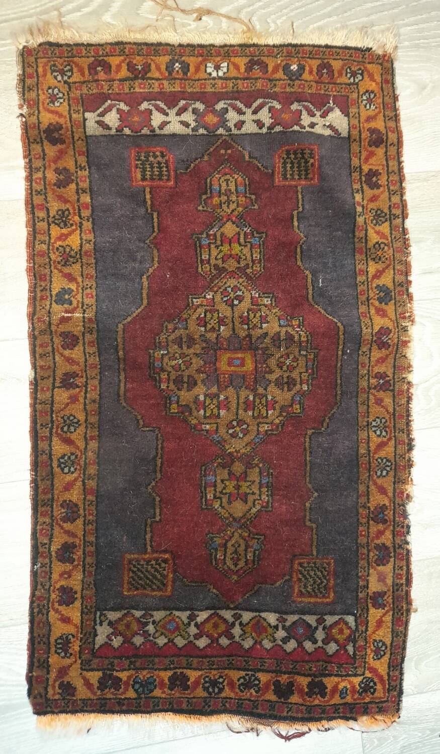 L'âme d'Anatolie : Tapis Tribal Violet Aubergine