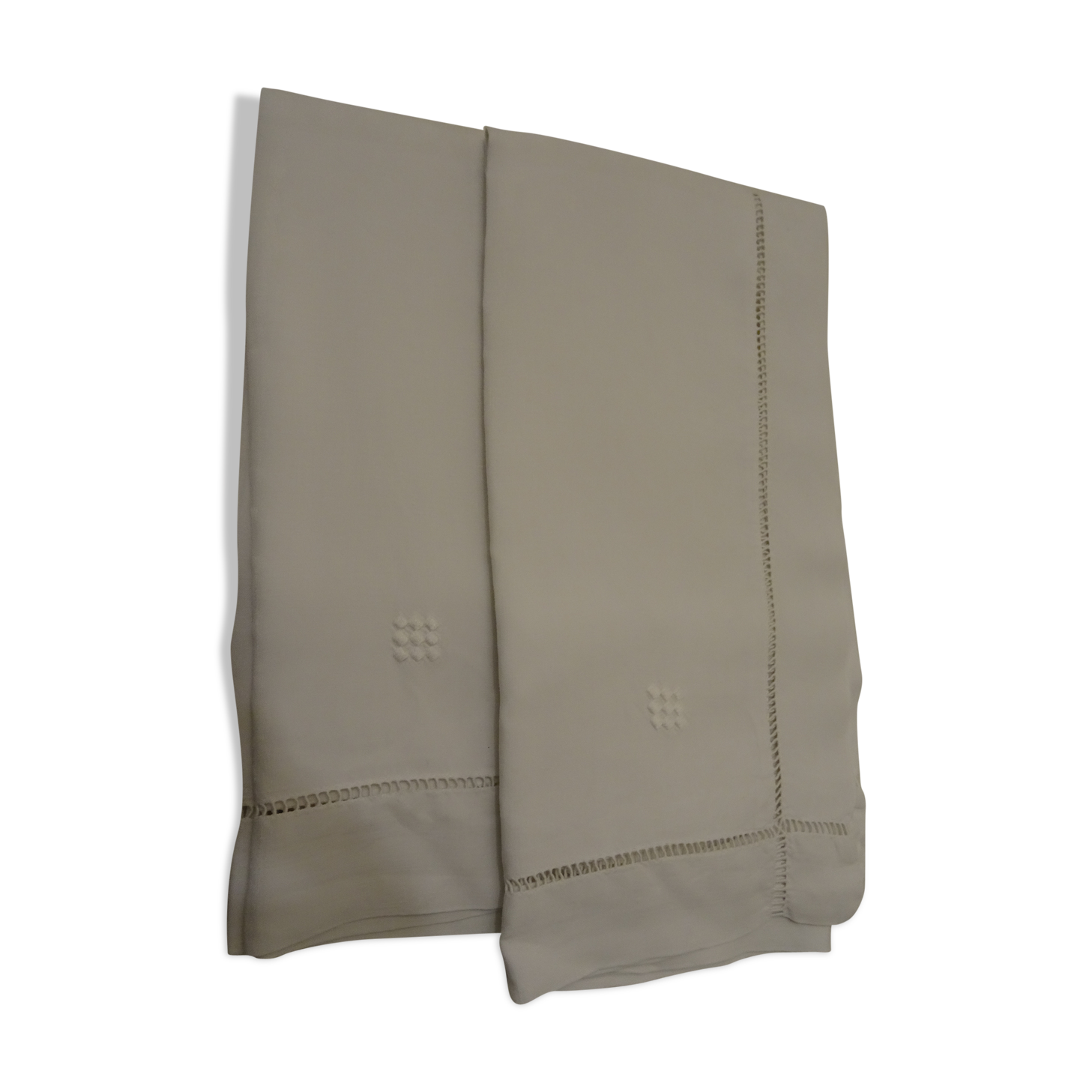 Nice pair of pillowcases in linen thread