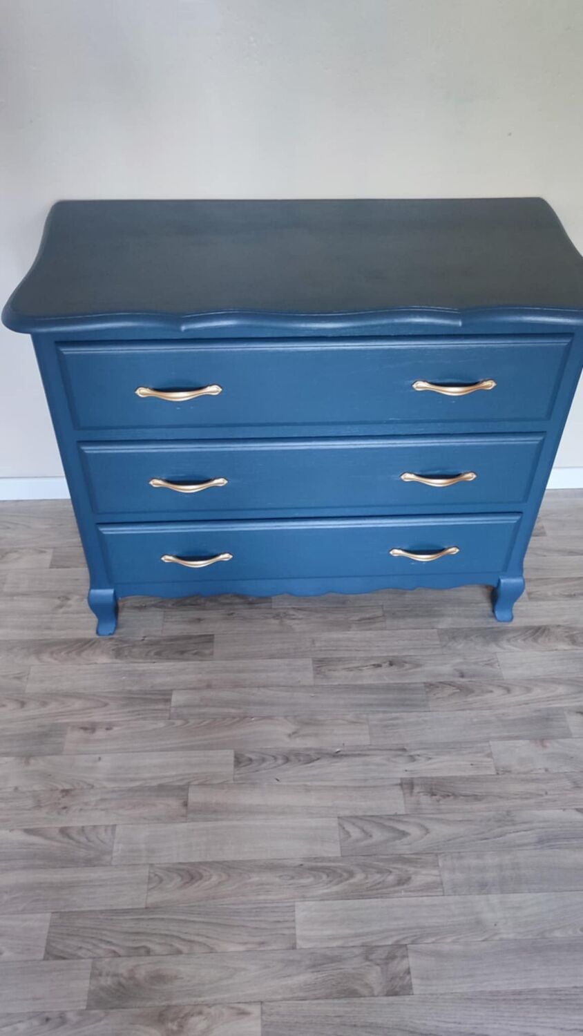 Chest of drawers in solid oak painted blue