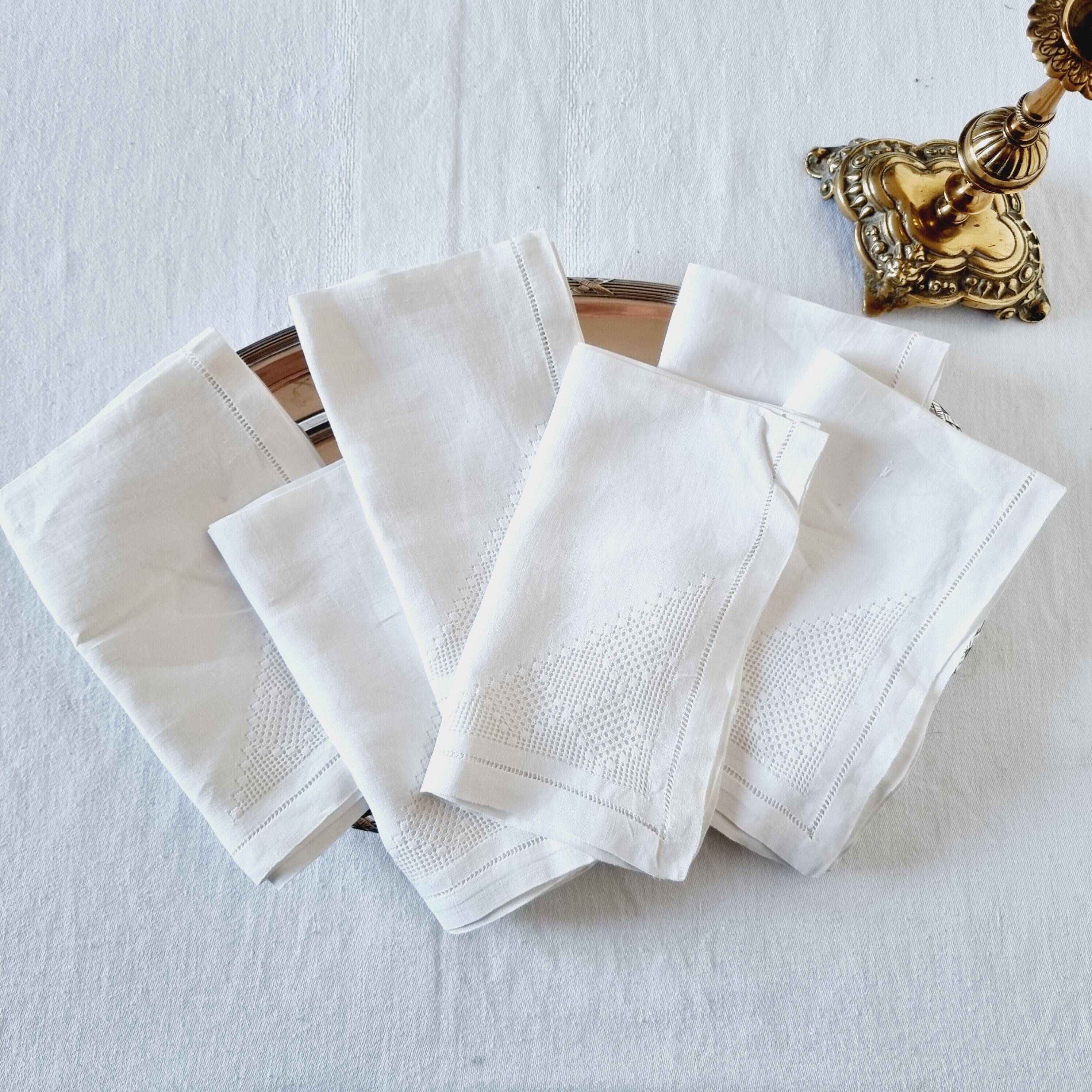 6 linen napkins with perforated lace for breakfast or lunch