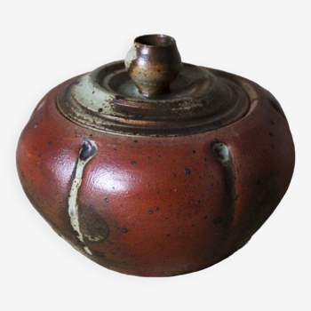Pot couvert en céramique signé
