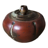 Pot couvert en céramique signé
