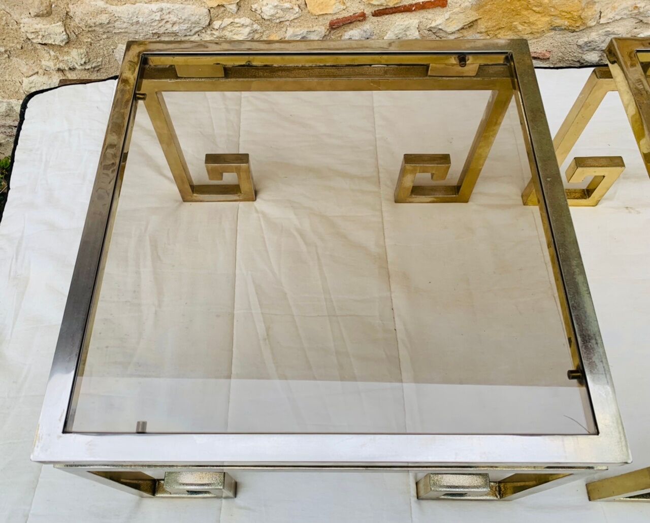 Paire de tables d’appoint laiton et verre circa 1970/80
