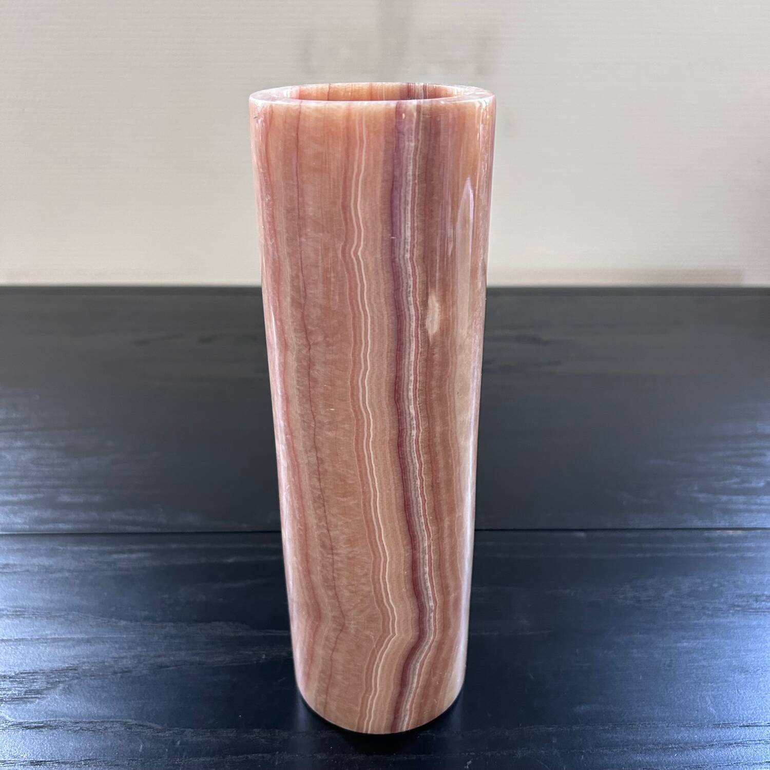 Large onyx roller vase