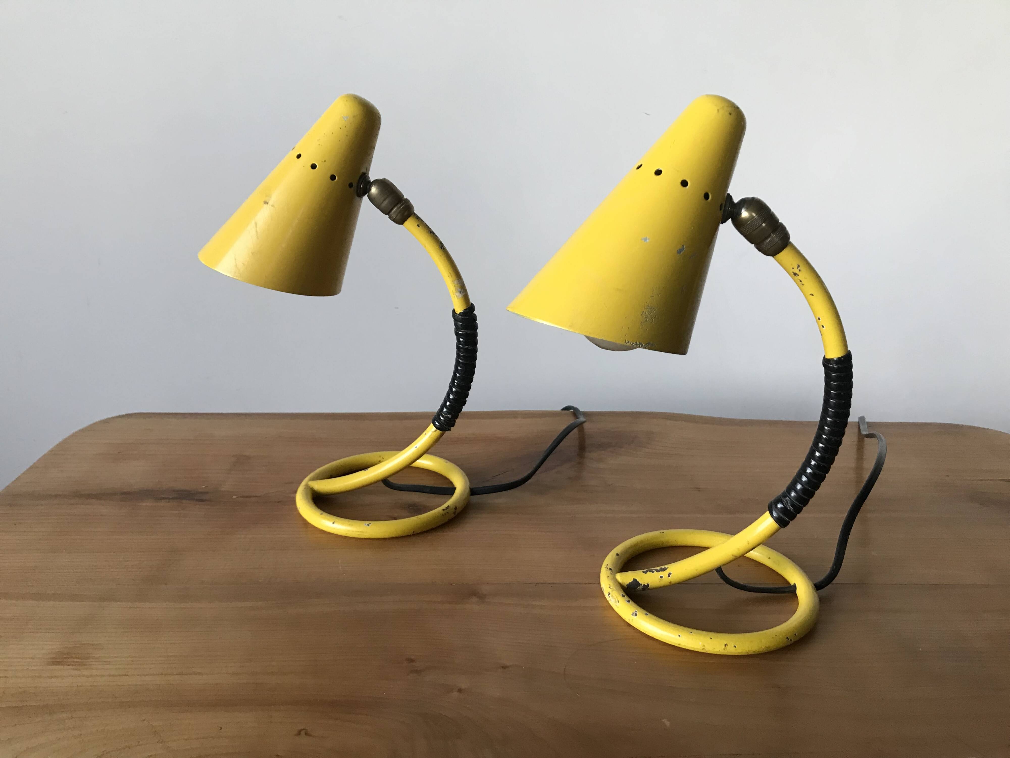 Paire de lampes de chevets jaunes années 50.