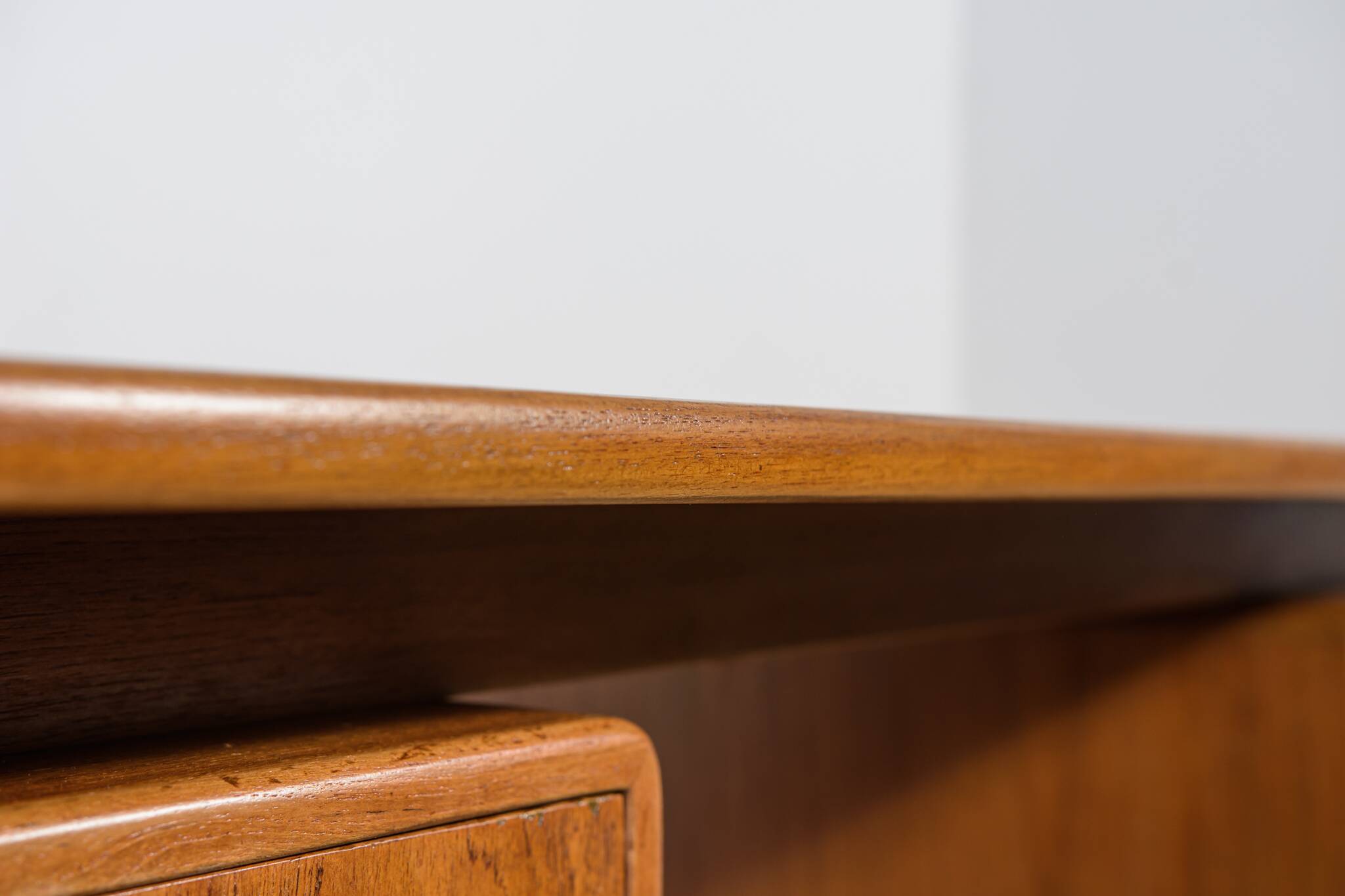 Bureau en teck autoportant de style moderne du milieu du XXe siècle, Danemark, années 1960