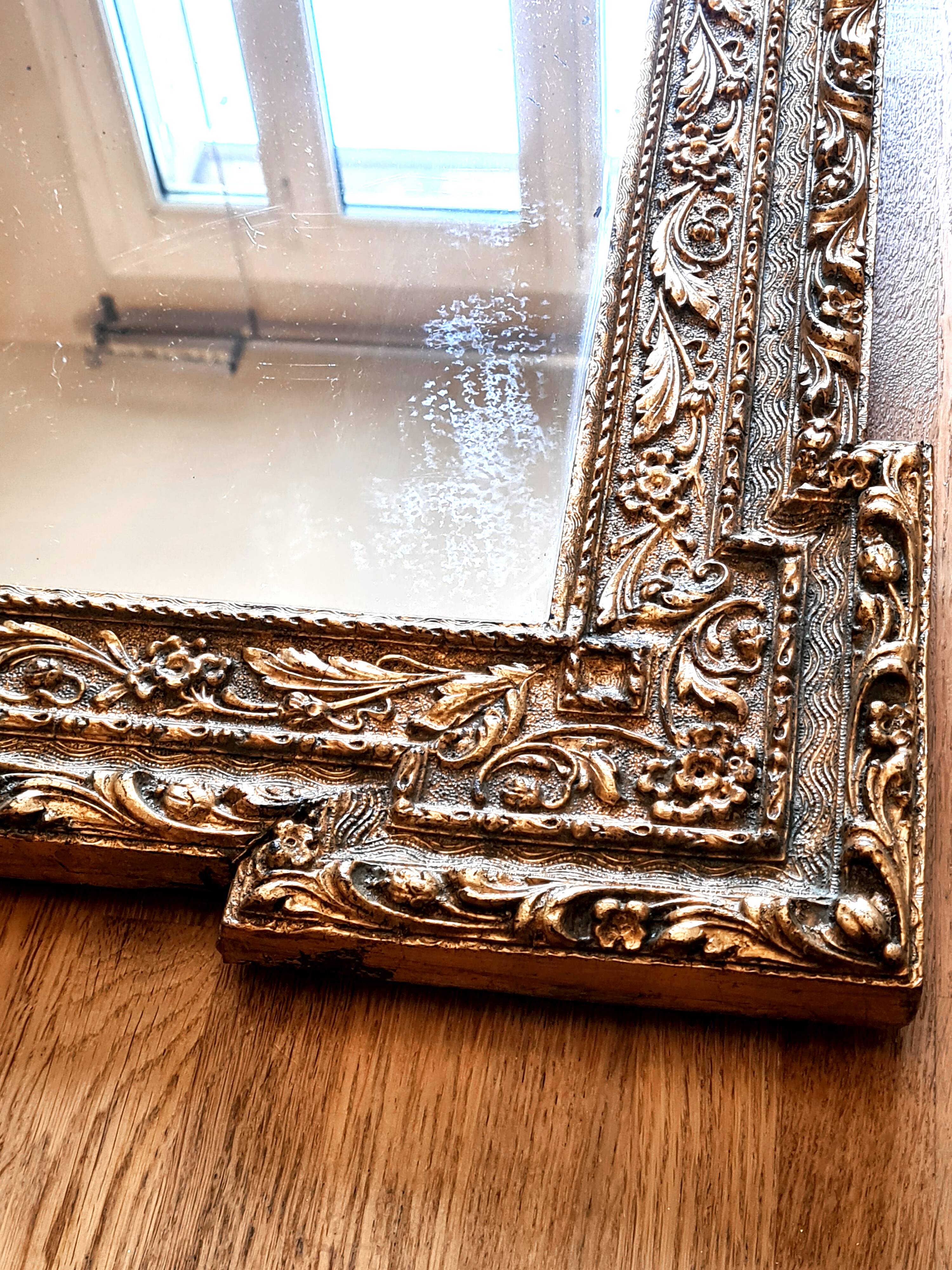 Antique gilded mirror "Ambroise" – timeless elegance and poetry