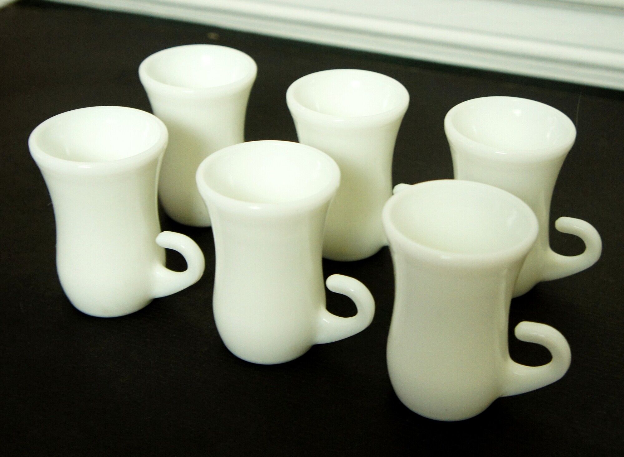 6 Tasses à expresso vintage en opaline blanche Ovoro Italy